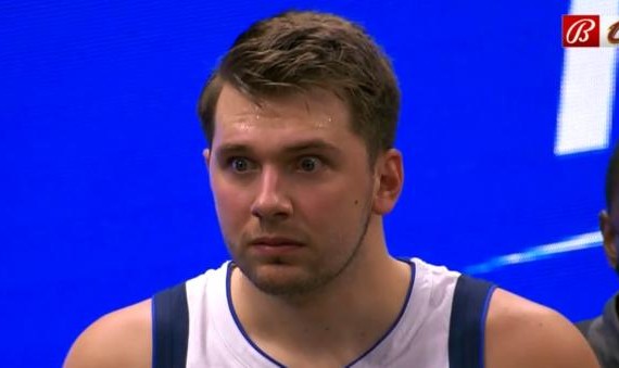 kaiyun-5场内第2次被逐 东契奇击打对手腹股沟吃二级恶犯