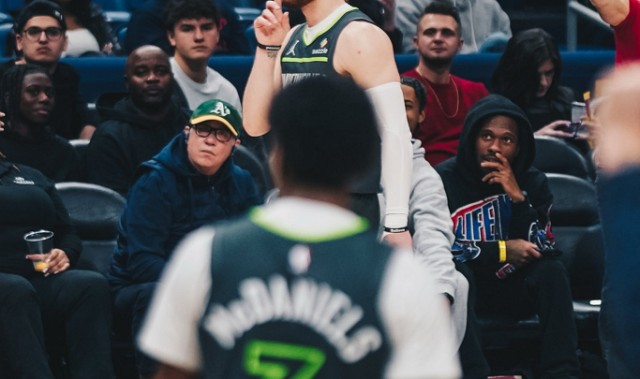 kaiyun-法国高塔两双兰德尔18+7+6失误，替补双枪轰32分，森林狼大胜勇士