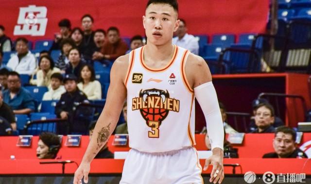 kaiyun-双枪！贺希宁半场13中6砍14分 史密斯半场9中5砍18分&amp;第二节15分