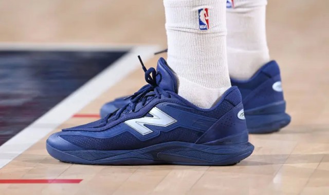 kaiyun-伦纳德穿着Kawhi5，得到20分8篮板3助攻1抢断