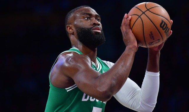 开云-记者：奎塔的缺席让绿军没了守错防的资本 布朗整体进攻不够高效