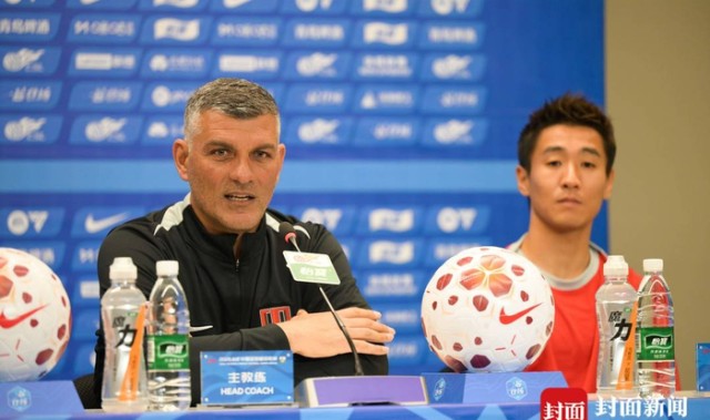 开云体育下载-中超明日揭幕 成都蓉城“准备好了”！|约翰·阿洛伊西|新鹏城|揭幕战|新闻发布会|周定洋_新浪新闻