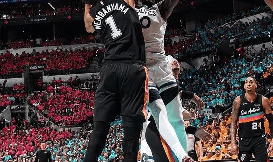 开云体育官网-DPOY！文班系列赛送出22记盖帽，而森林狼面对他仅命中19球