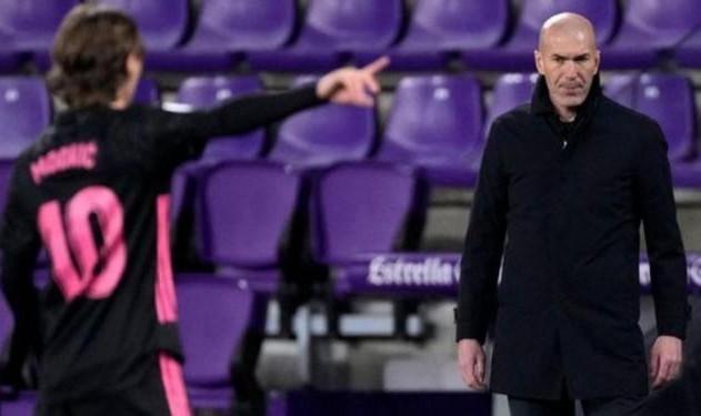 欧冠皇马仅剩首发一套 齐祖如何应对真蓝黑强攻？