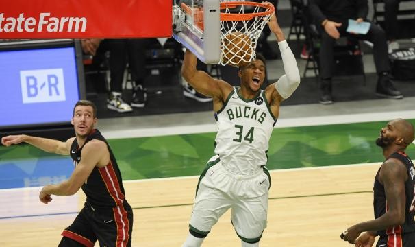 开云体育下载-【观察】季后赛彰显雄鹿成长 复仇已是时间问题？